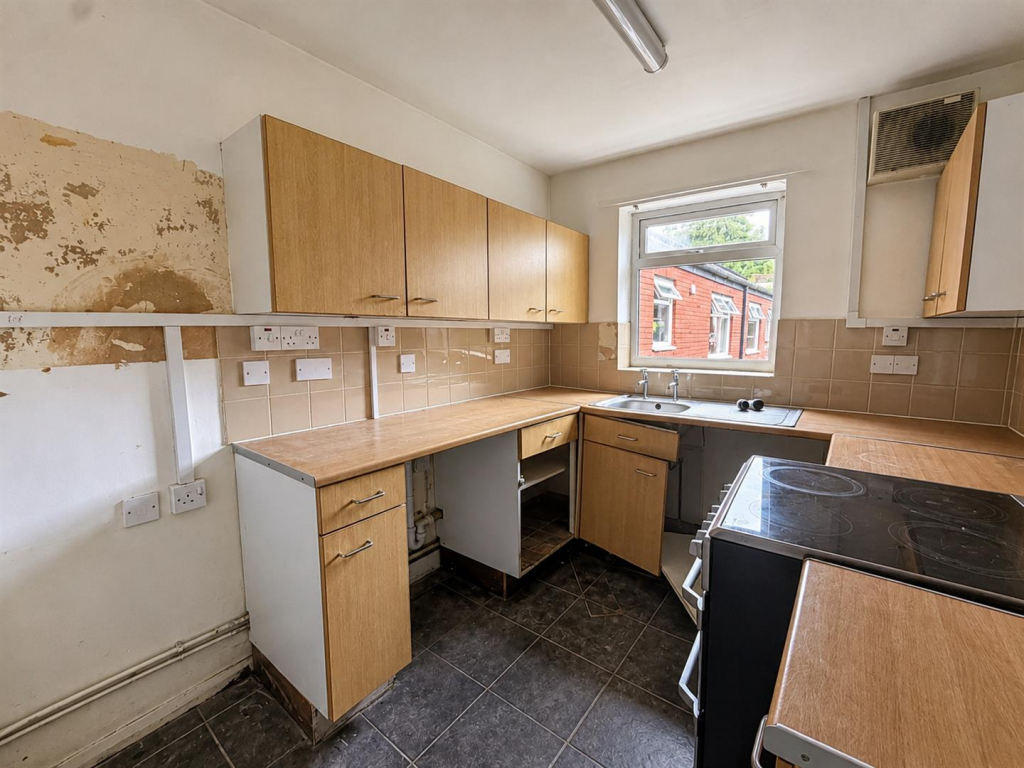 Apartment in Manchester, Baguley - View 4