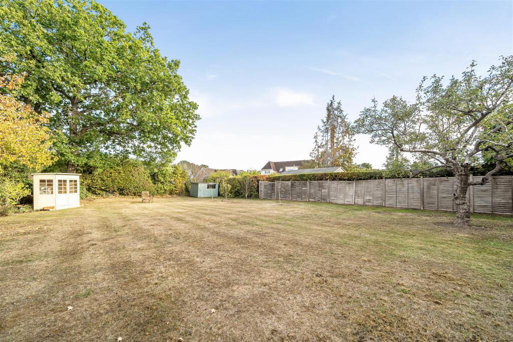 House in Guildford, East Horsley - View 4