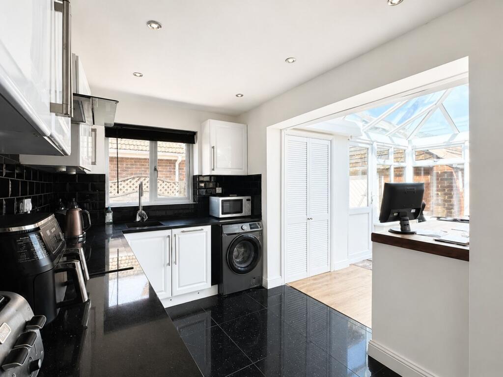 House in Swindon, Haydon Wick - View 4