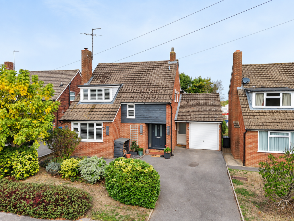 4-bed detached on Aldebury Road, Maidenhead, SL6, £800,000