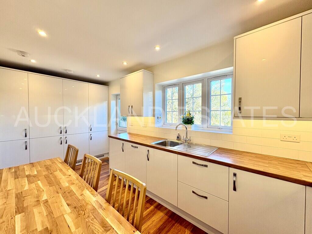 House in Enfield - View 4
