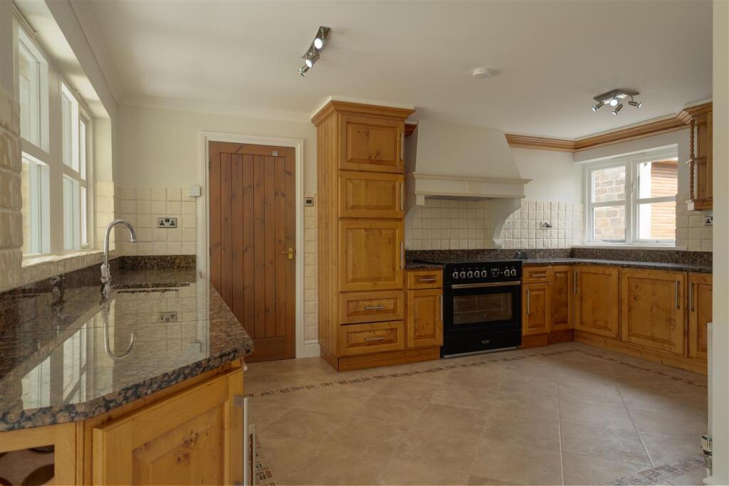 Highwood, Alwoodley photo 4