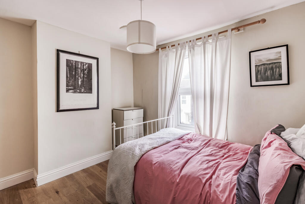 House in Croydon - View 4