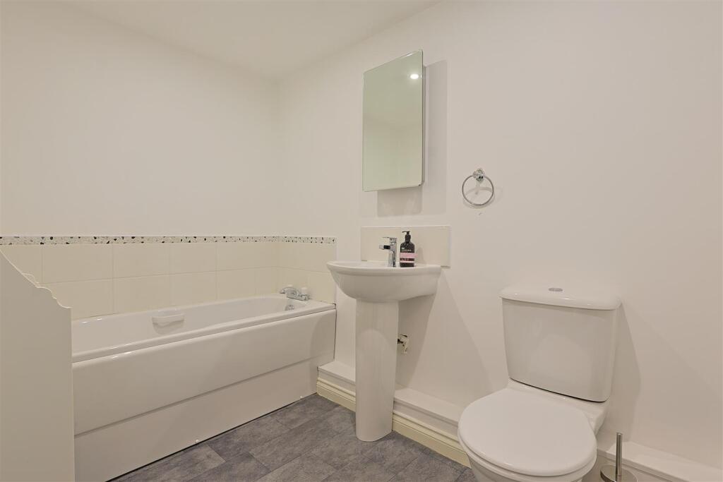 Apartment in Newcastle upon Tyne, Tyne and Wear - View 4
