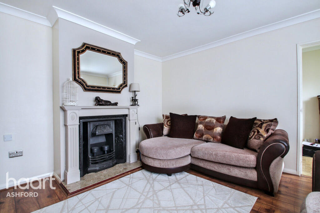 3-bed terraced on Towers View, Ashford, £300,000