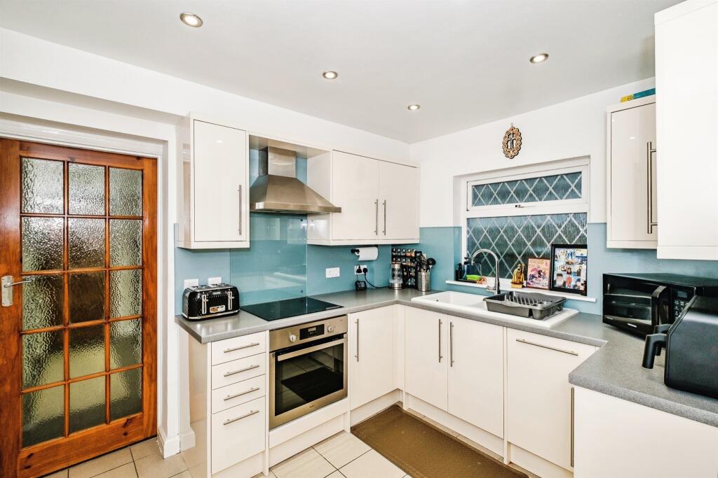 Upper Brighton Road, Sompting, Lancing photo 2