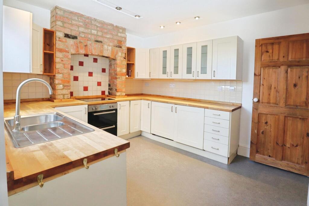 House in Brackley, Radstone Fields - View 2