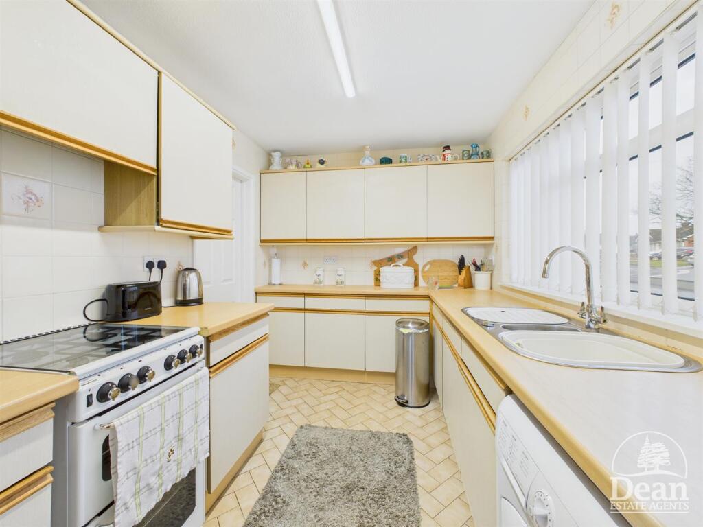 Lancaster Drive, Lydney photo 2