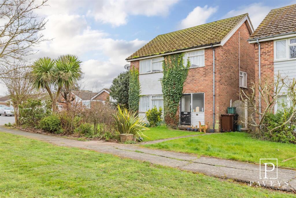 Main image of property: Pinewood Close, Kirby Cross, Frinton-On-Sea