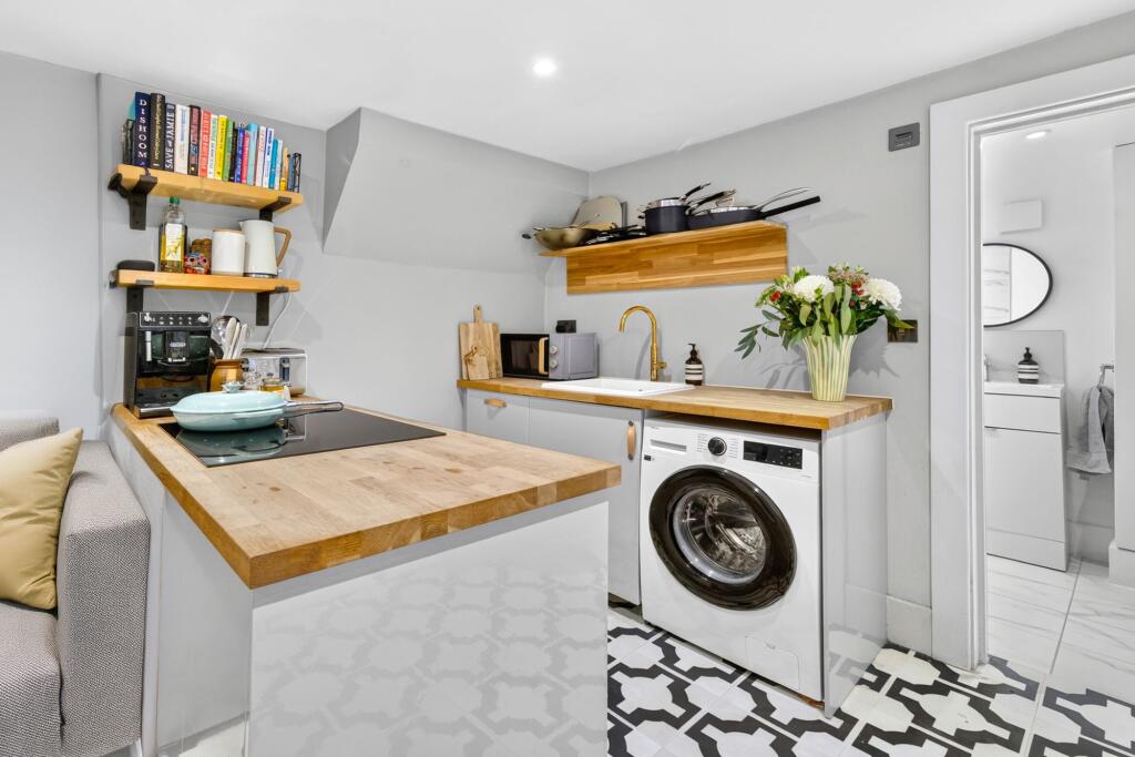 Apartment in London - View 5