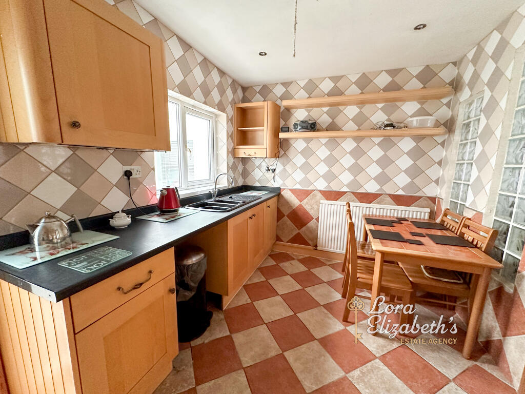House in Ashfield, Sutton in Ashfield, Nottinghamshire - View 3