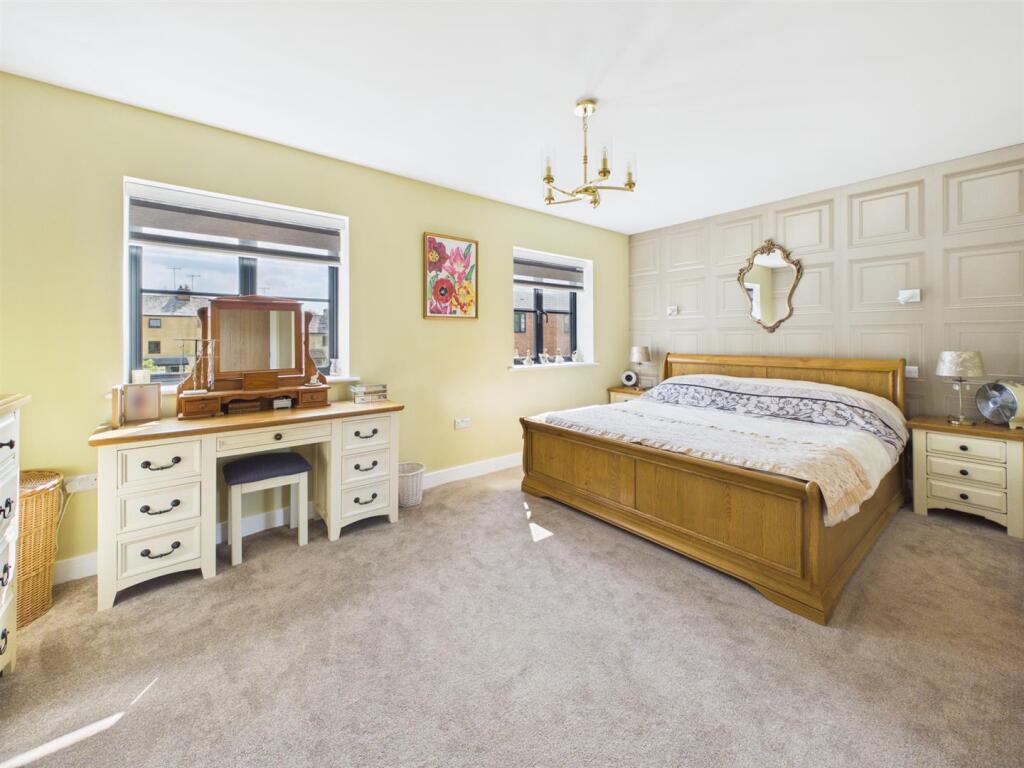 House in Gloucester - View 4