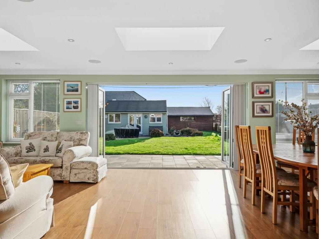 Wainsford Road, Everton, Lymington, SO41 photo 2