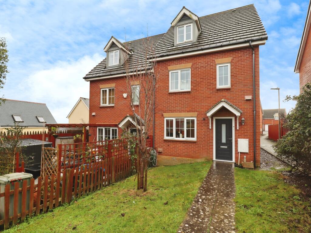 Main image of property: Clos Yr Wylan, Barry