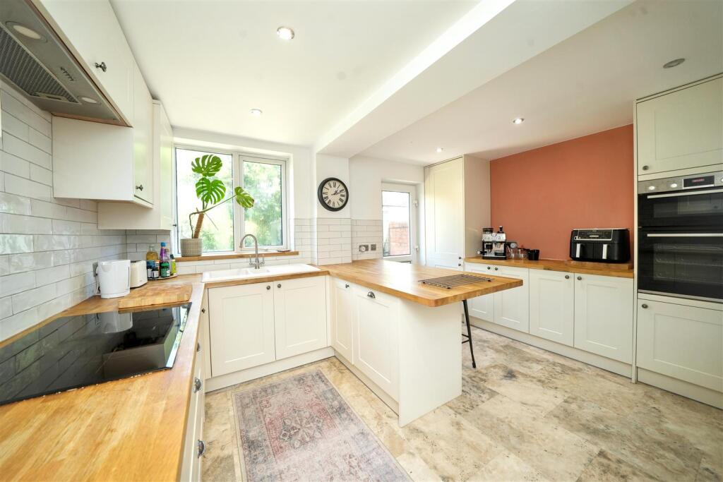 51 Birches Park Road, Codsall, Wolverhampton, WV8 2DT photo 3