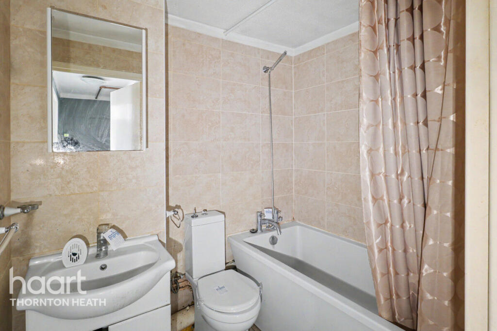 1-bed flat on Sadler Close, MITCHAM, £190,000