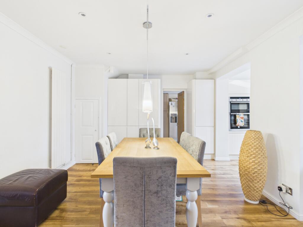 Lavender Road, Basingstoke, RG22 photo 4