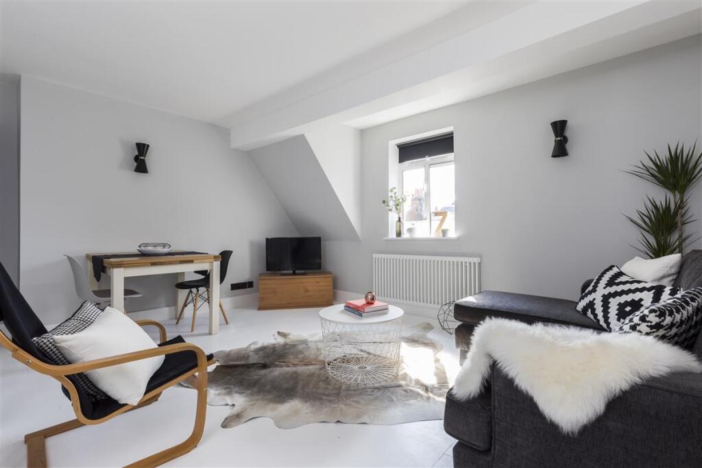 2-bed flat on Upper Richmond Road, SW15, £550,000