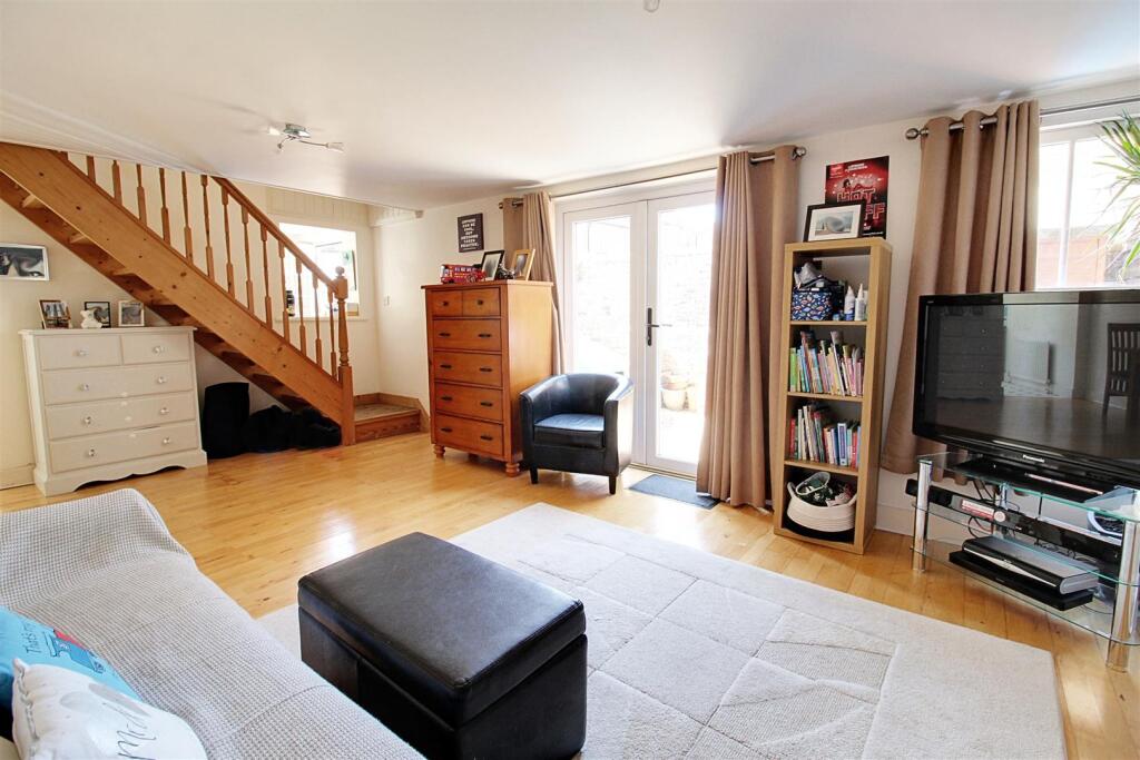 House in Dacorum, Ashlyns Estate, Berkhamsted - More