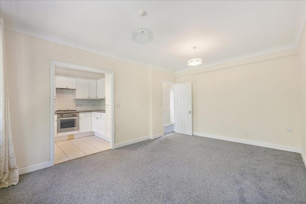 Apartment in London, West Kensington - View 3