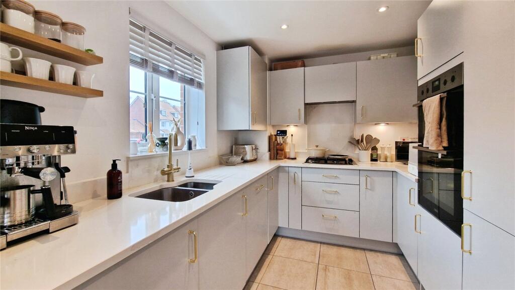 House in Binfield, Bracknell Forest - View 3