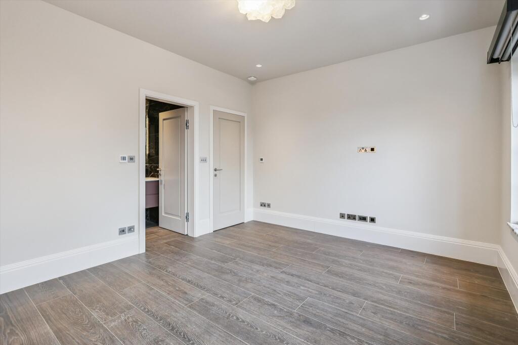 House in Kingston upon Thames - View 5