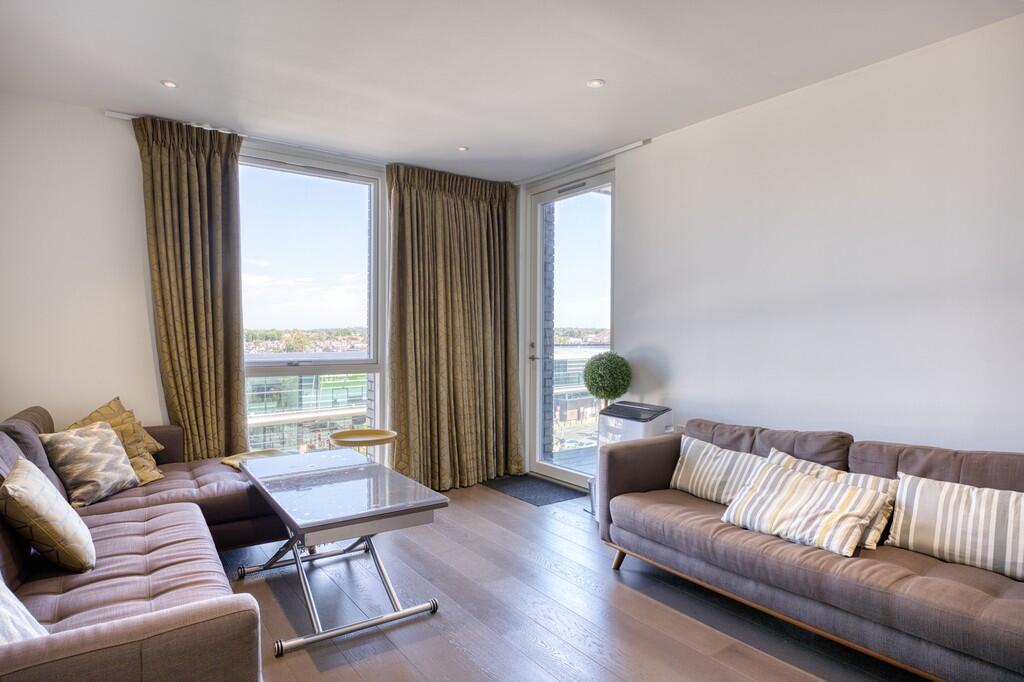 Apartment in Kingston upon Thames - More