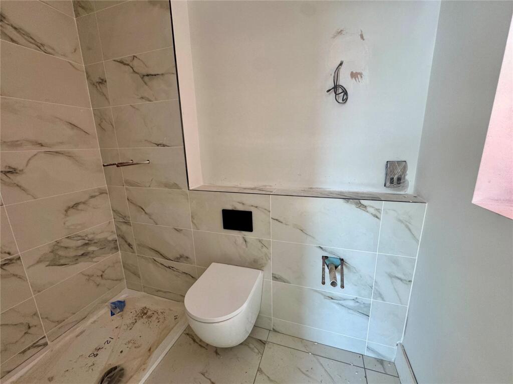 House in Highcliffe-on-Sea, Highcliffe and Walkford - More
