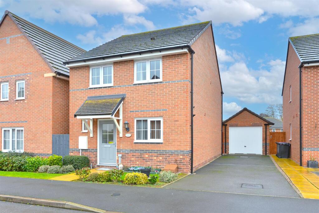 3-bed detached on Whinberry Drive, Darwins Walk, Shrewsbury, £330,000