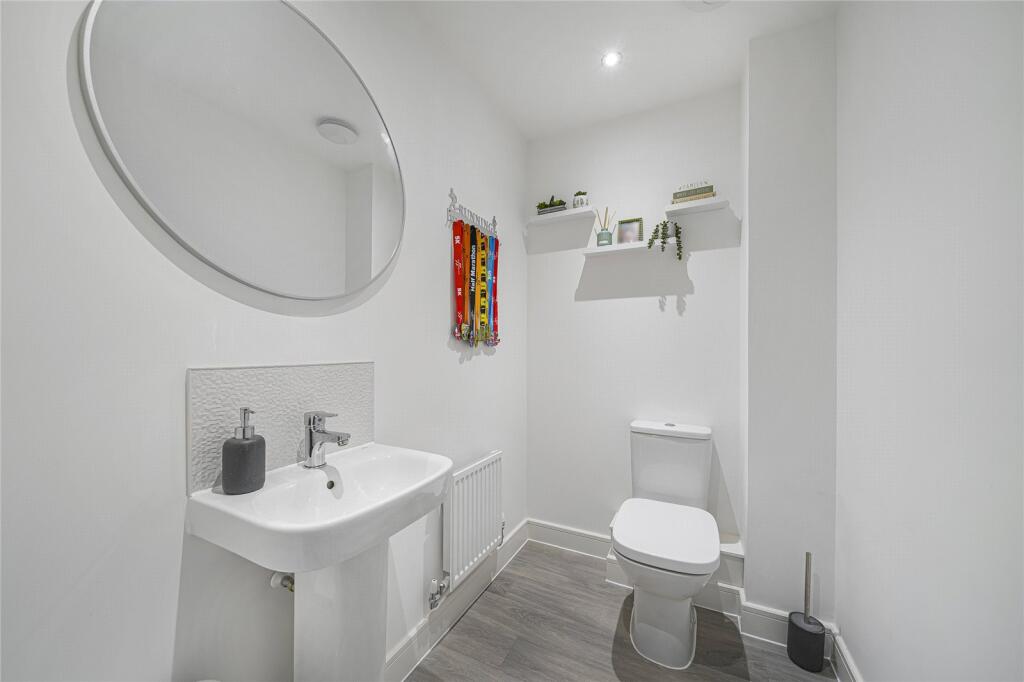 House in Dartford - More