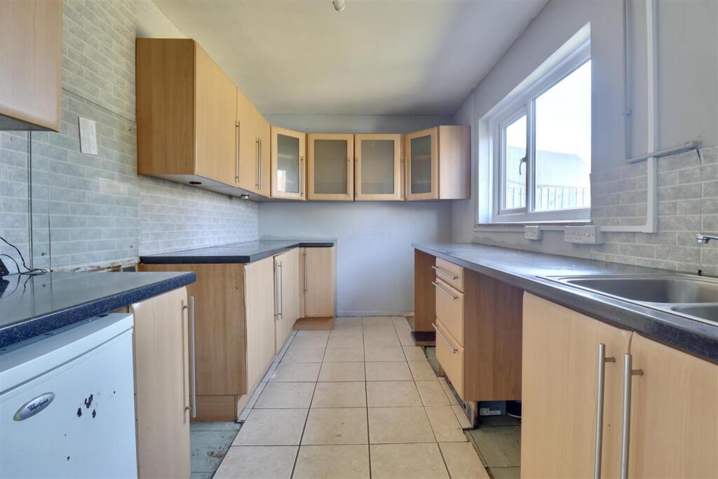 Thruxton Road, Havant - View 4