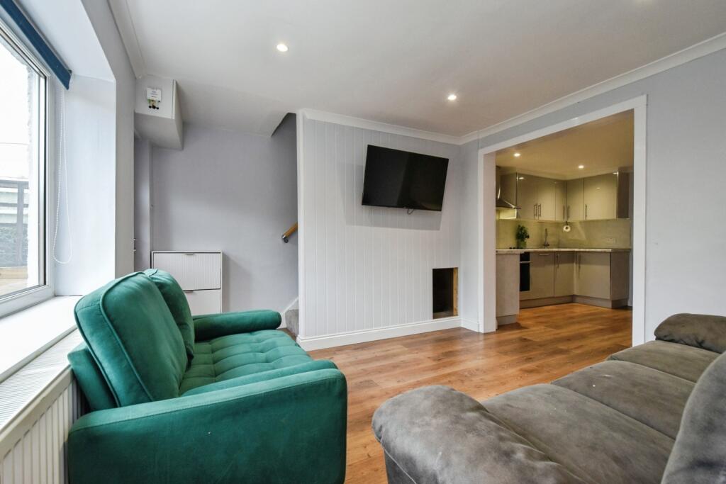 House in Ystalyfera, Neath Port Talbot - View 4