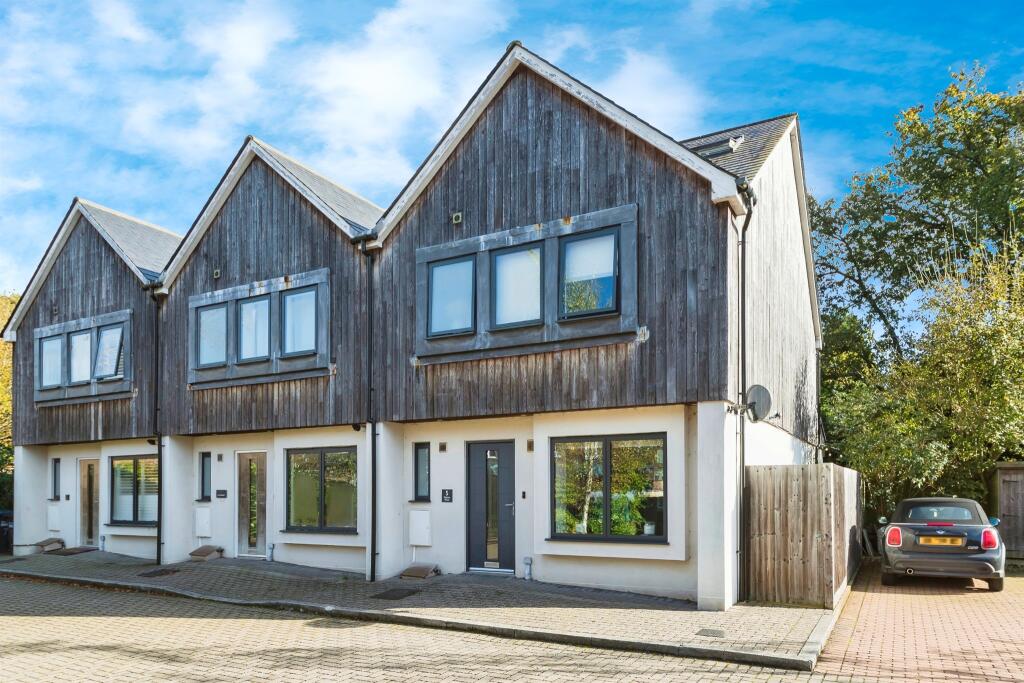 Main image of property: Brighton Road, Handcross, Haywards Heath