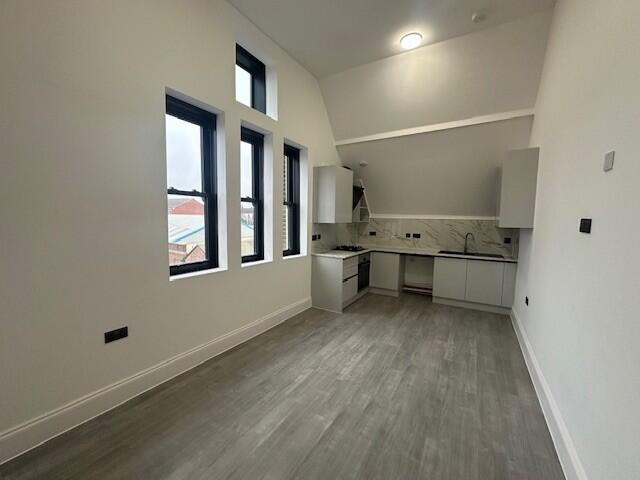 Apartment in Northampton - View 4