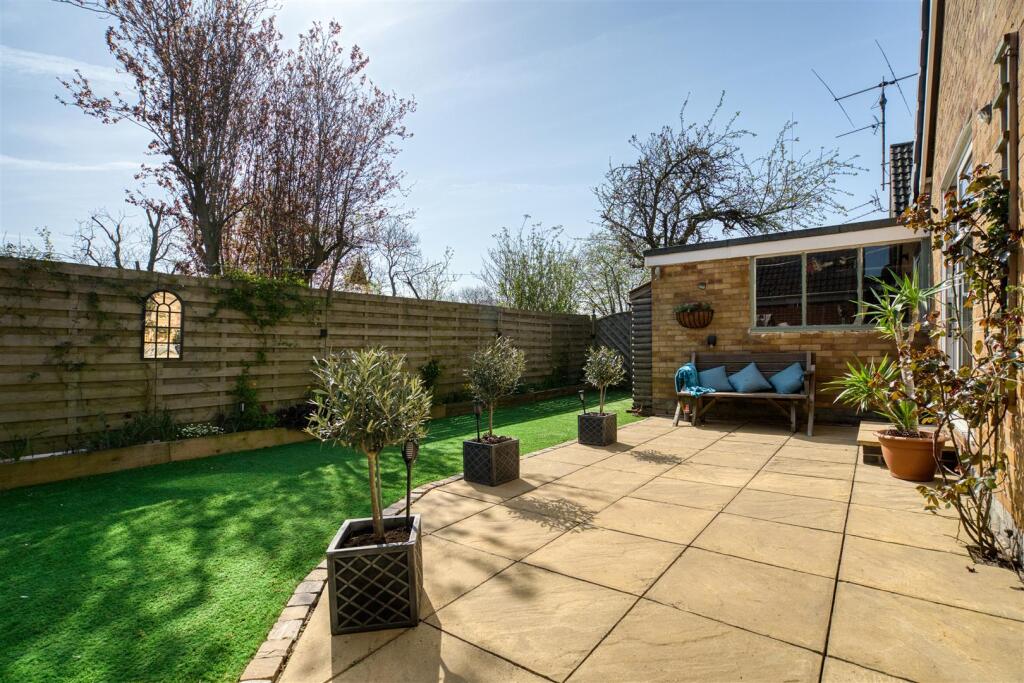 House in Roos, East Riding of Yorkshire - View 3