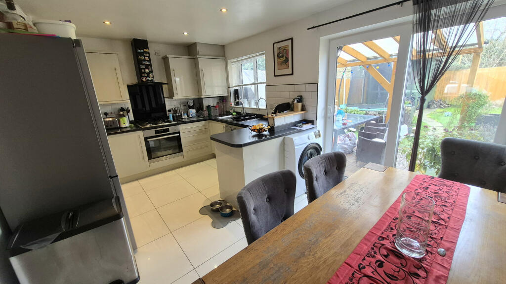 Sheringham Close, Saltney, photo 4