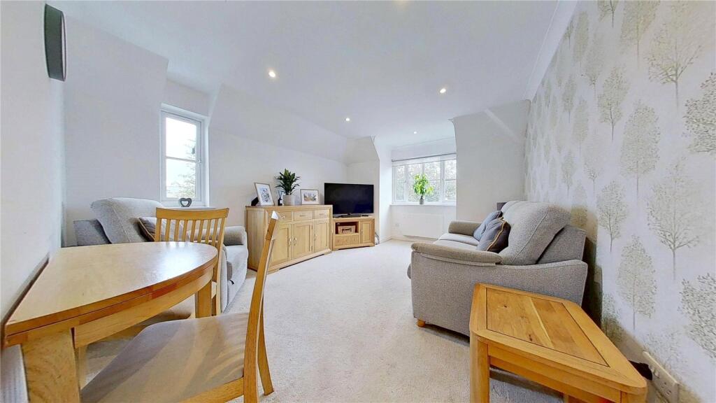 Apartment in Lancing, Sompting - View 2