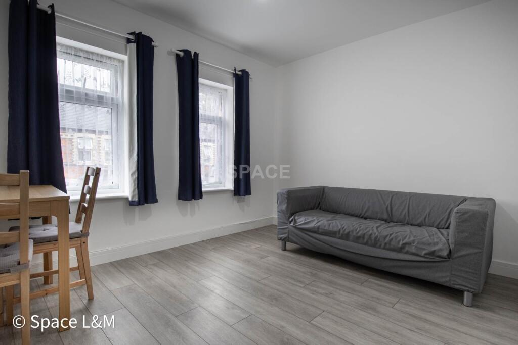 Main image of property: Pitcroft Avenue, Earley, RG6 1NH