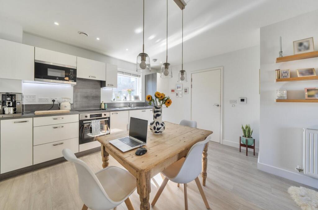 Apartment in London - View 5