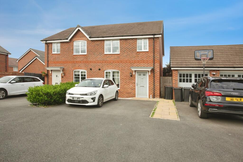 Main image of property: Harvest Way, Nuneaton, Warwickshire, CV10