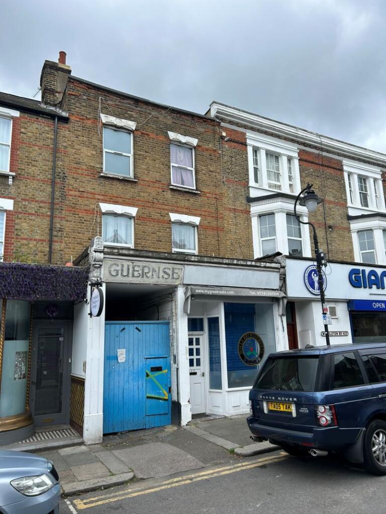 Main image of property: 125 Myddleton Road, Wood Green, London, N22 8NG