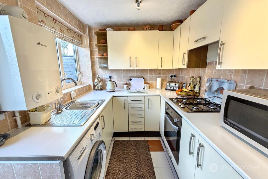House in Nuneaton and Bedworth, Warwickshire - View 5