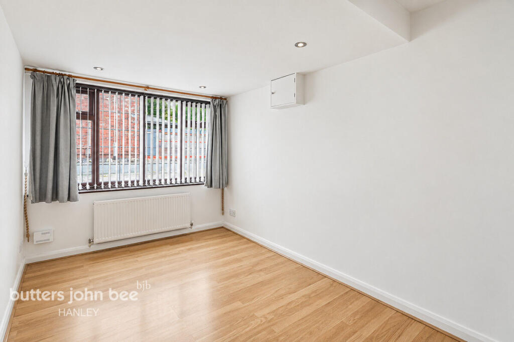House in Stoke-on-Trent, Bucknall - View 4