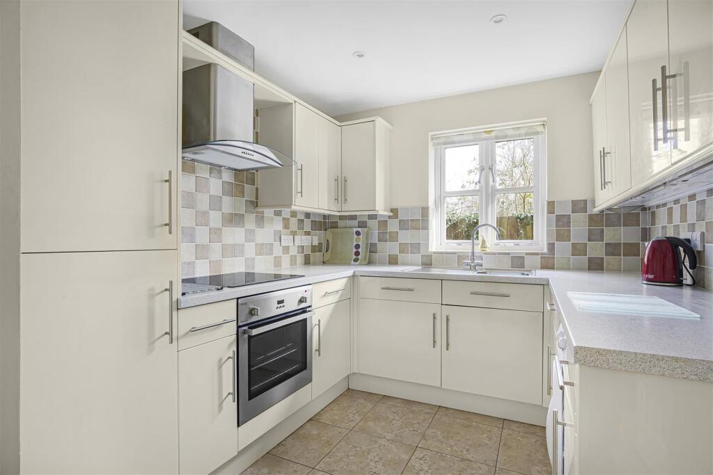 House in Gloucester - View 3