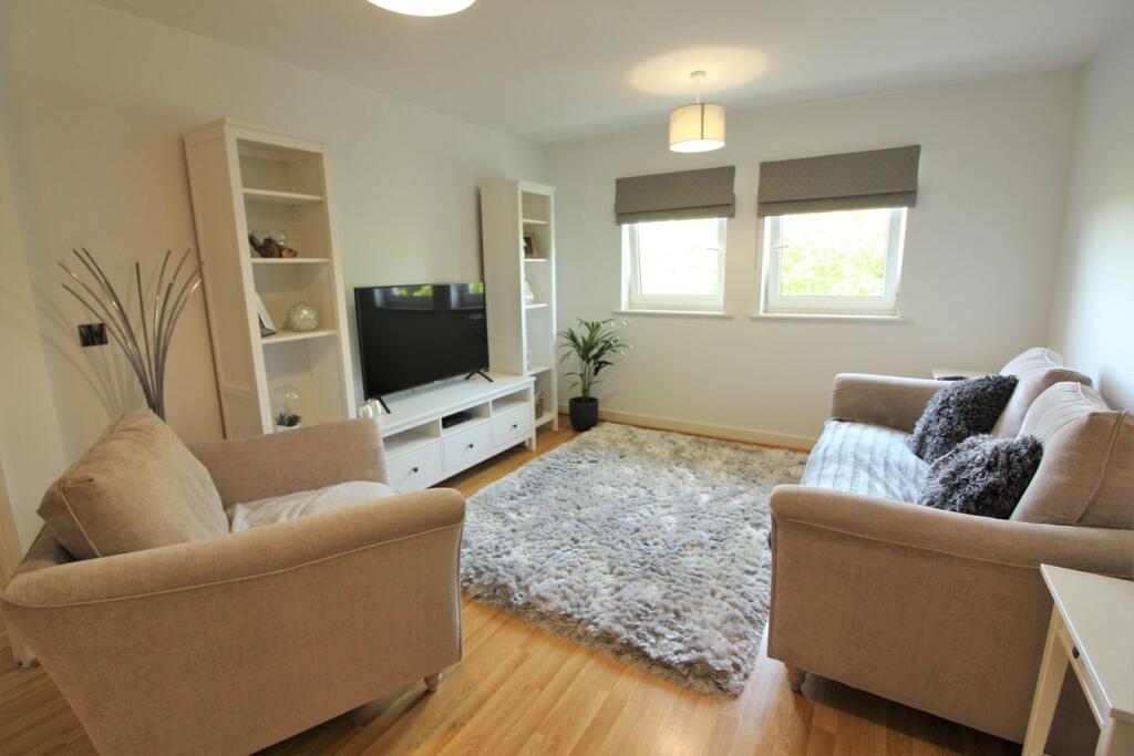 Pool Close, West Molesey, KT8 photo 4