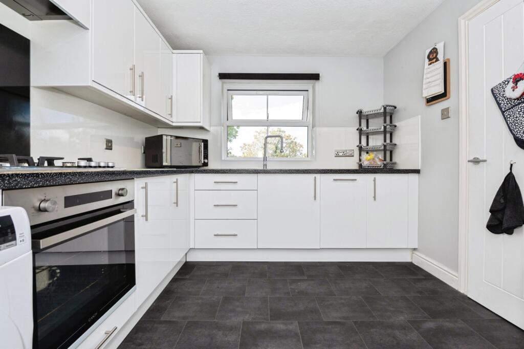 Apartment in Dartford, Swanscombe and Greenhithe - View 5