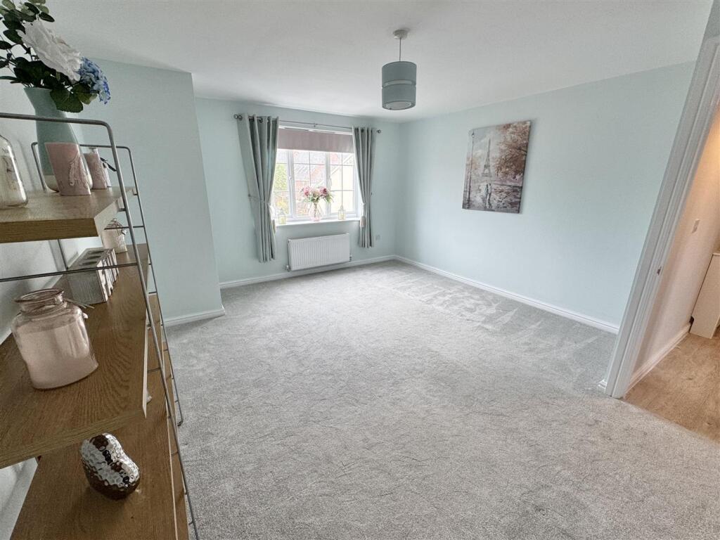 Apartment in Mansfield, Berry Hill - More