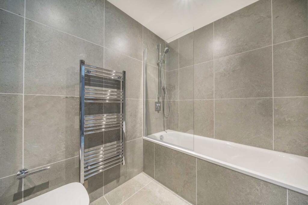 Apartment in London, York Road Estate, Battersea - More