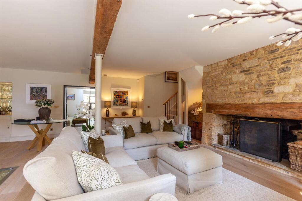 158, The Hill, Burford photo 2