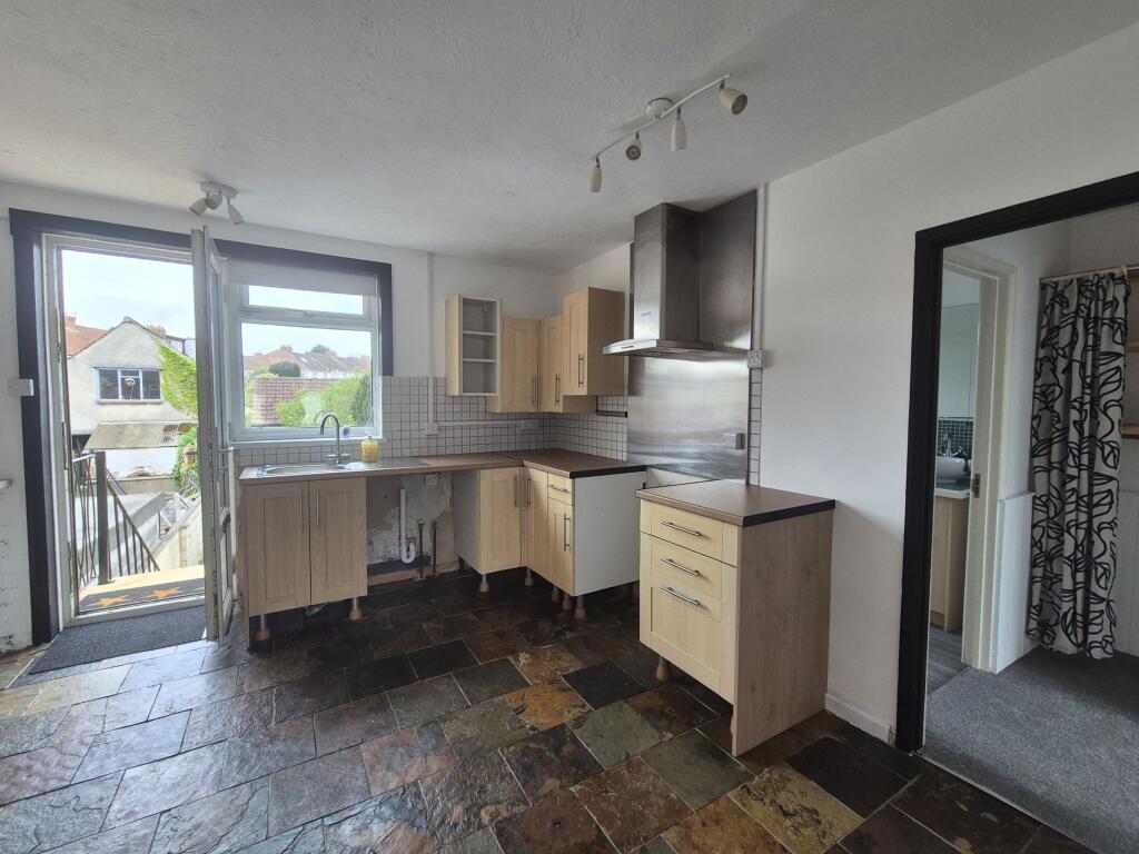 Top Flat,  Filton Avenue, Horfield, Bristol photo 2